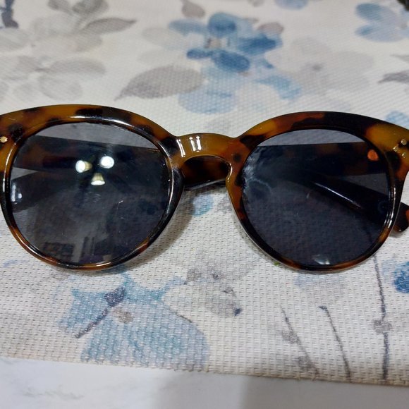 JCP Trendy Sunglasses Leopard Print Pattern Summer Shades - Picture 2 of 8